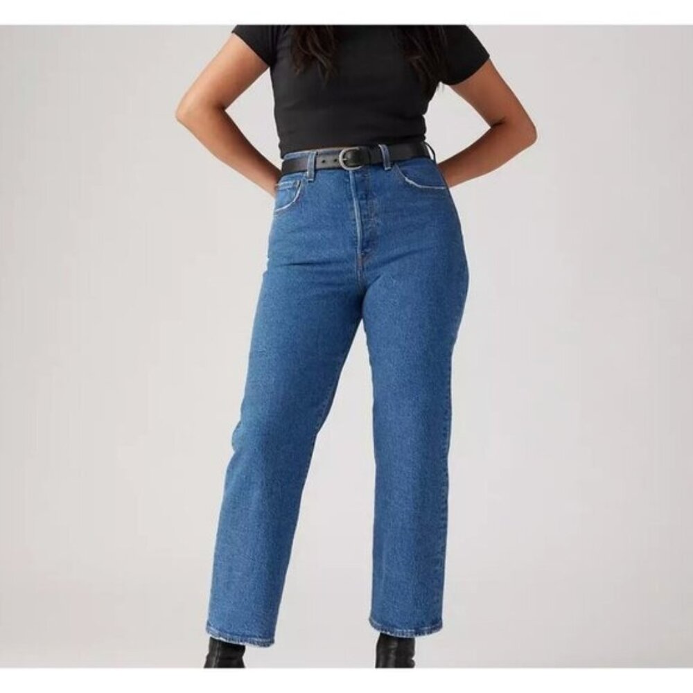 Levi's High-Rise Cropped Straight Jeans in Medium Blue